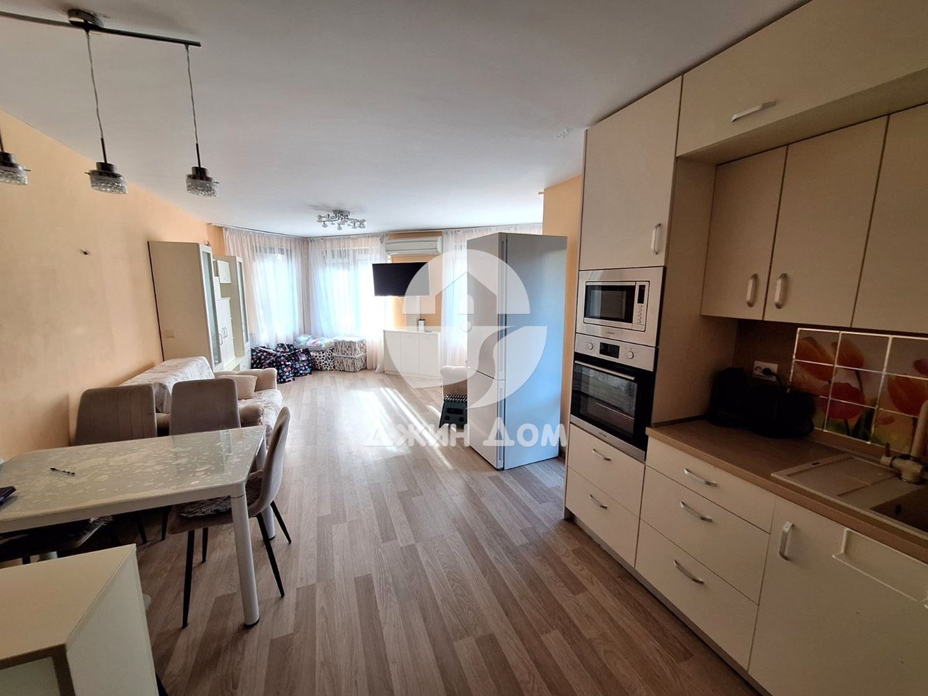 Тристаен апартамент на ПЪРВА ЛИНИЯ МОРЕ в к-с Рич 2, с. Равда - 0