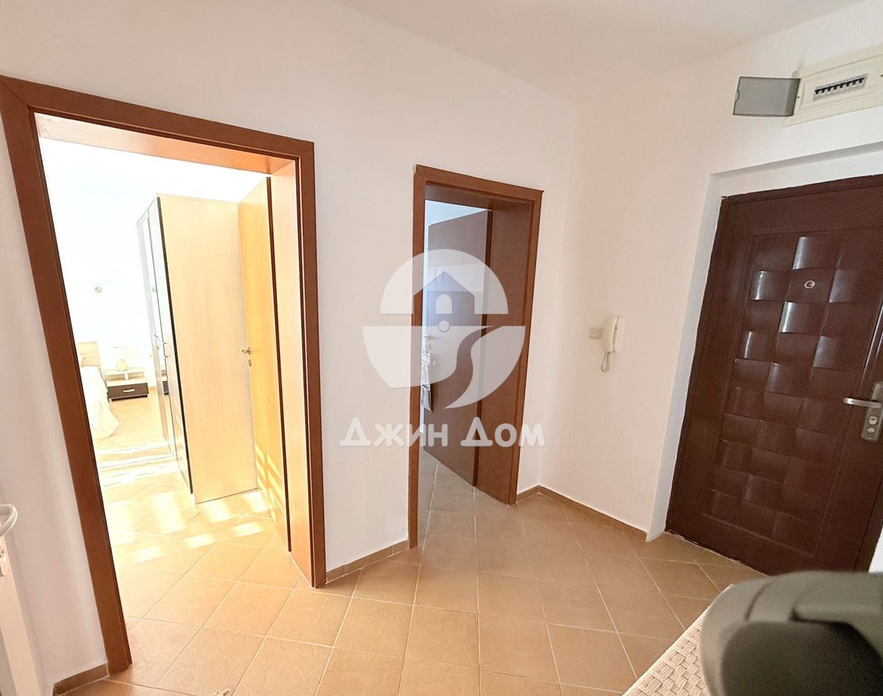 Тристаен апартамент с НИСКА ТАКСА ПОДДРЪЖКА в к.к. Слънчев бряг - 0