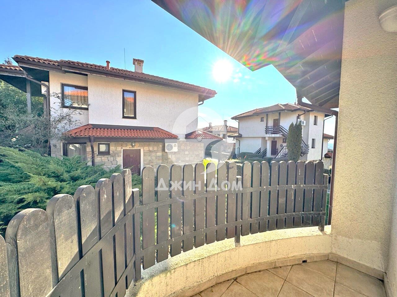 Просторен обзаведен тристаен апартамент в Бей Вю Вилас, с. Кошарица - 0