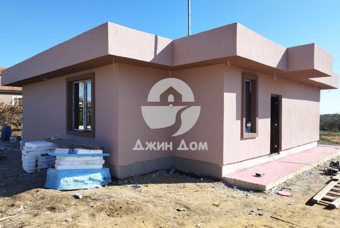 Предлагаме едноетажна къща в с. Горица - 0