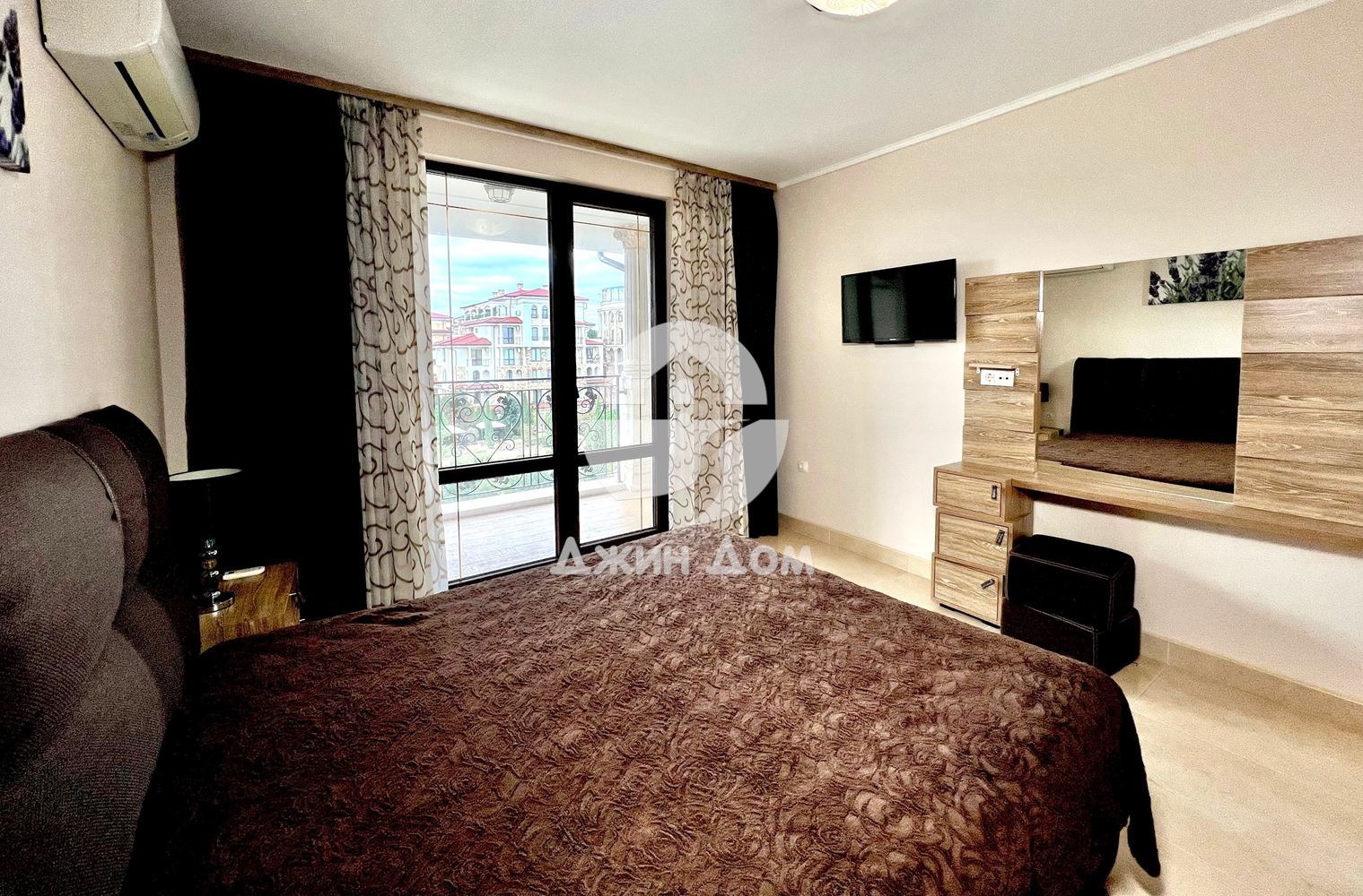 Стилен тристаен апартамент в к-с „Посейдон“, гр. Несебър - 0