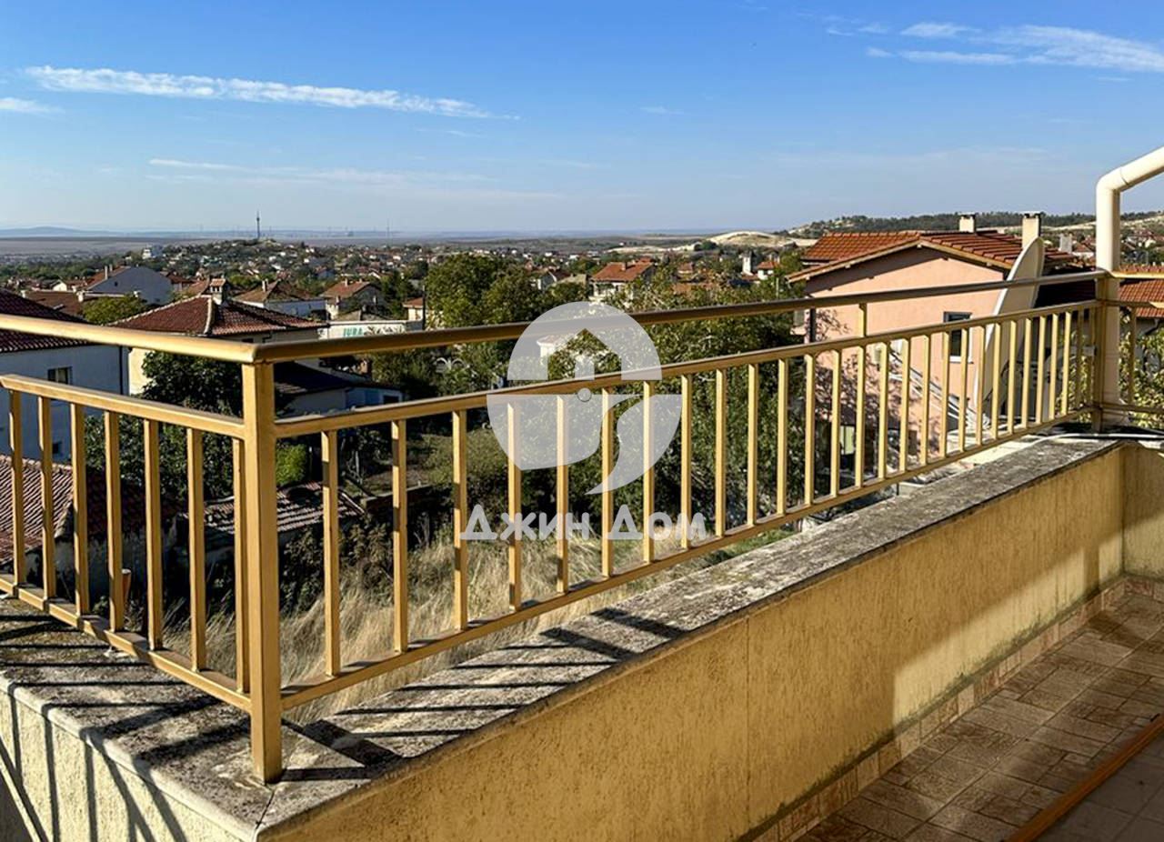 Просторна триетажна къща с ГАРАЖ в кв. Банево, гр. Бургас - 0