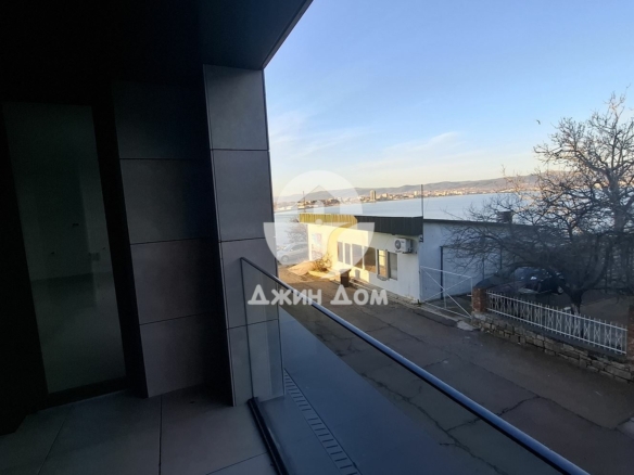 Просторен двустаен апартамент на МЕТРИ ОТ МОРЕТО в гр. Несебър - 0