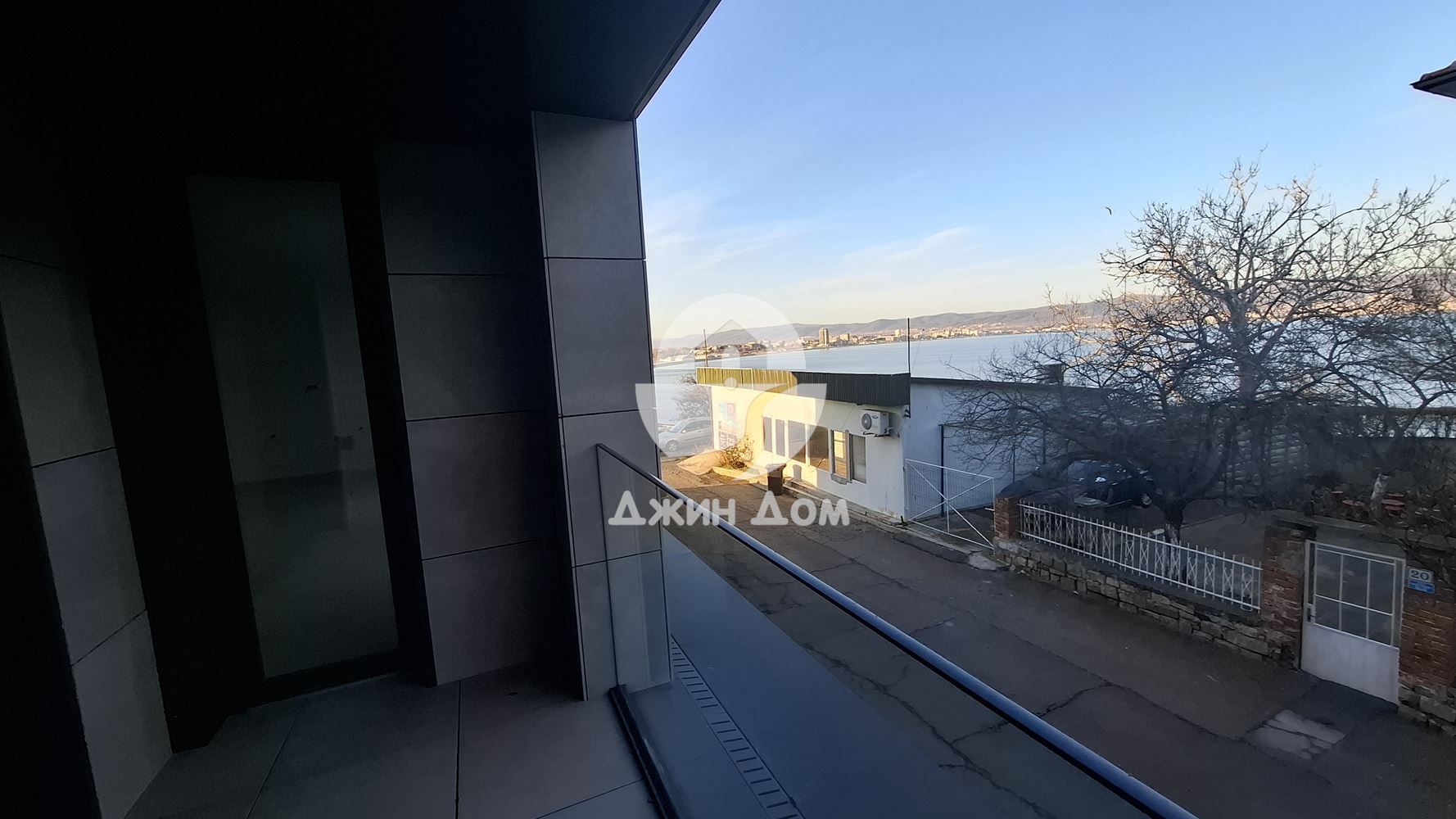Просторен двустаен апартамент на МЕТРИ ОТ МОРЕТО в гр. Несебър - 0