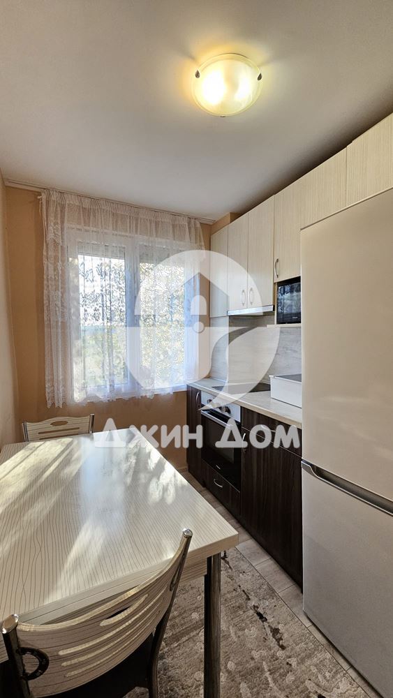 Двуетажна къща с двор в с. Проход - 0