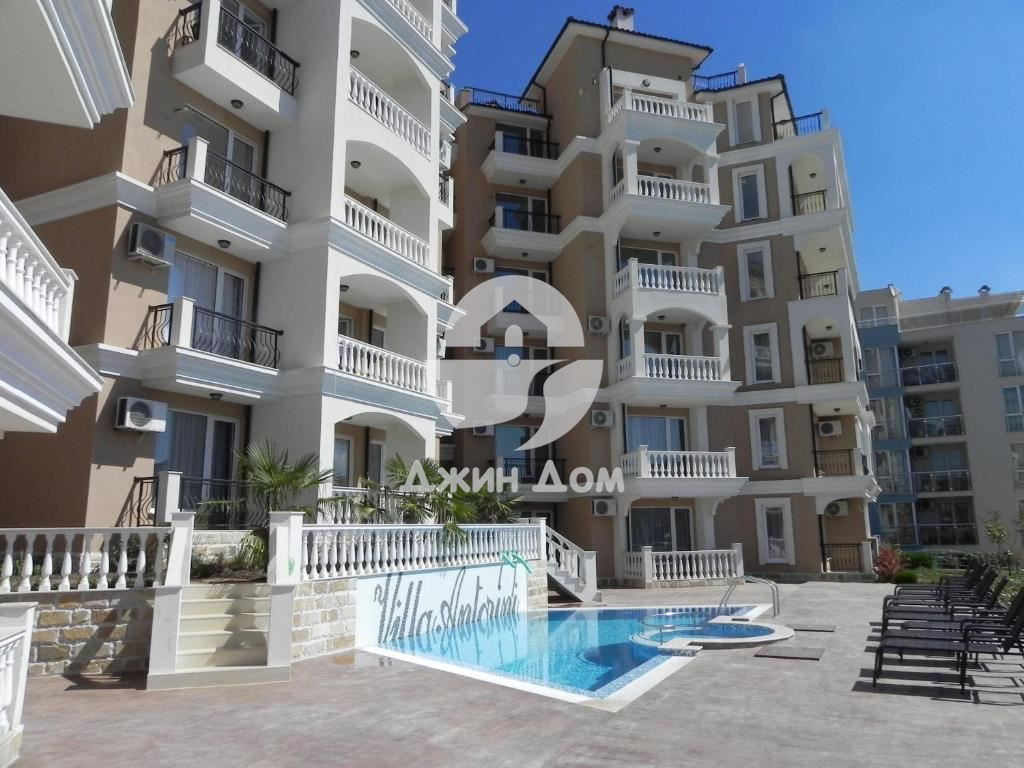 Тристаен апартамент с ГЛЕДКА МОРЕ в к-с Вила Анторини, гр. Свети Влас - 0