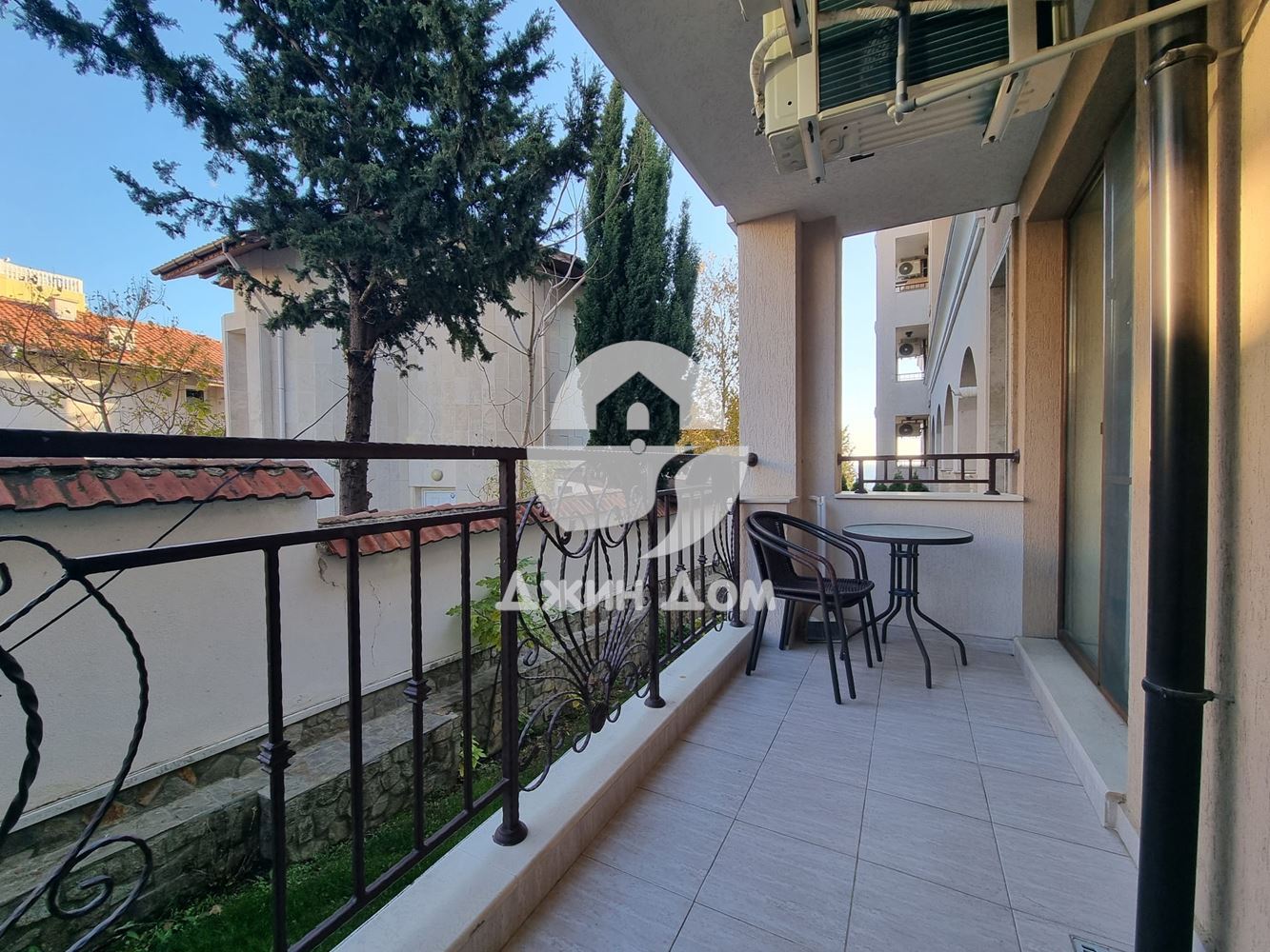 Тристаен апартамент на ПЪРВА ЛИНИЯ в к-с Порто Парадизo, гр.Свети Влас - 0