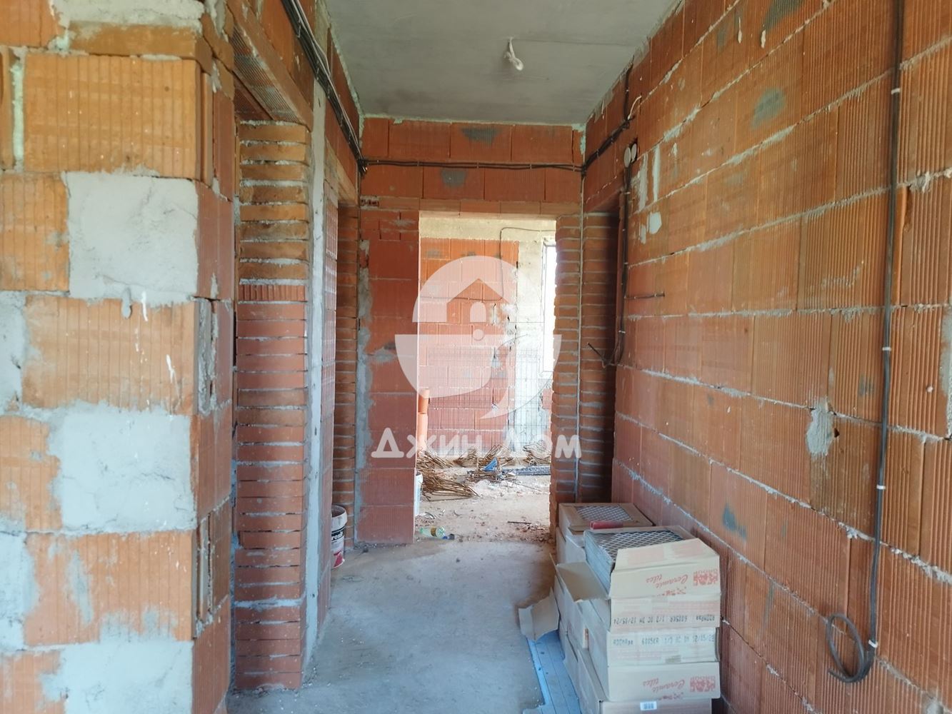 Предлагаме едноетажна къща в с. Горица - 0