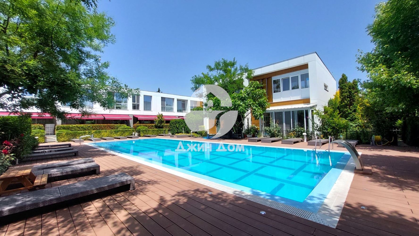 Двуетажна къща с басейн в к-с Атлантис Премиум Хаузес, кв. Сарафово - 0