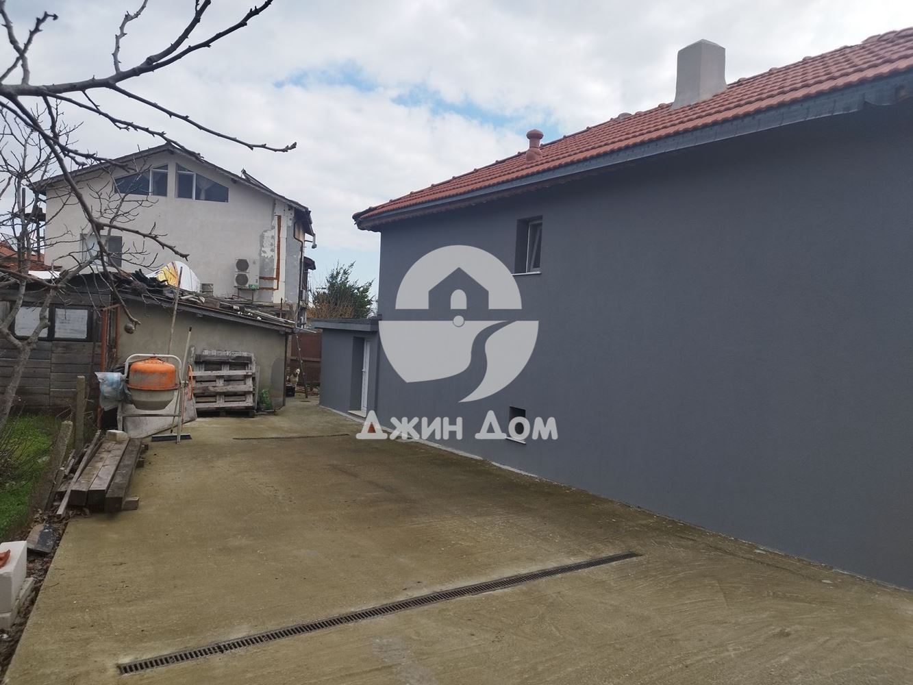 Просторна двуетажна къща в гр. Бяла - 0