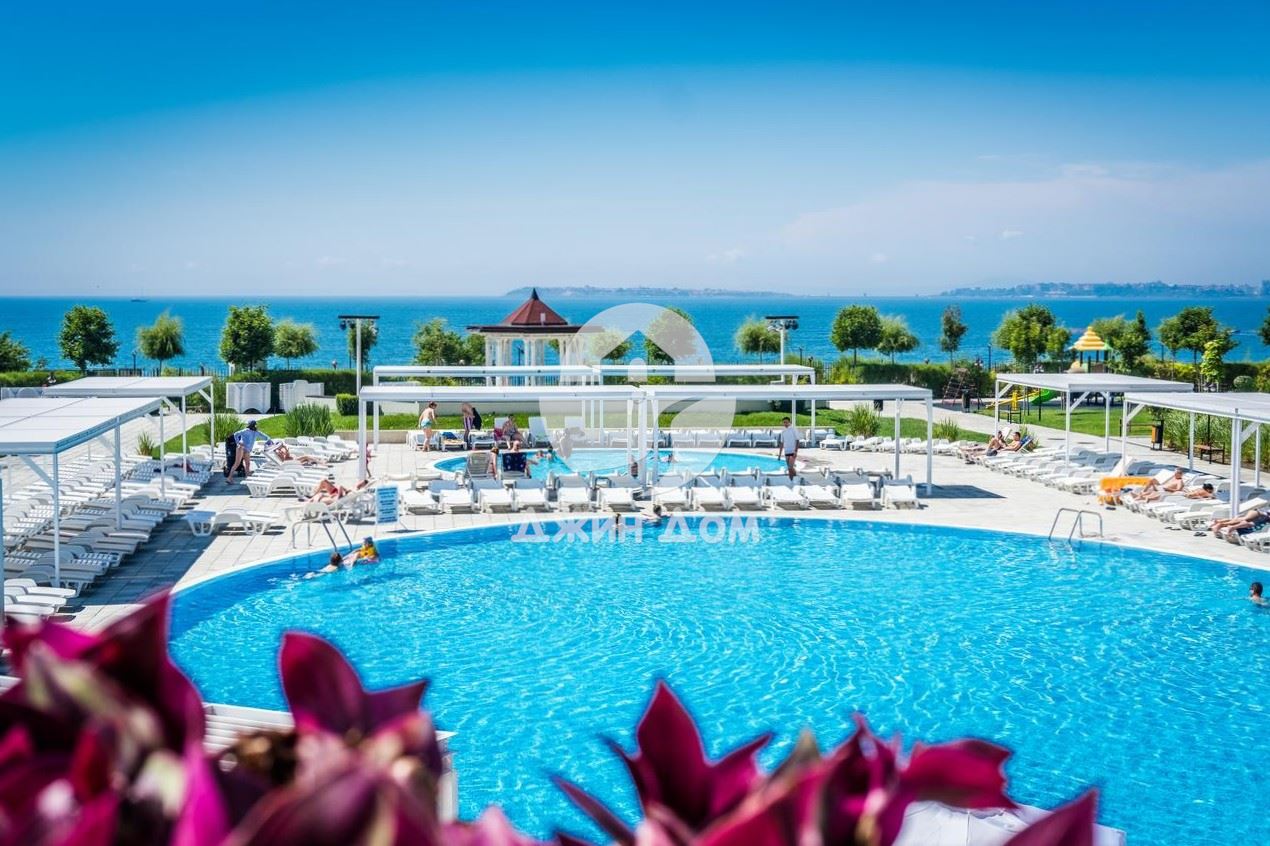 Едностаен апартамент с ПАНОРАМА МОРЕ в к-с Премиер Форт Бийч, Св. Влас - 0