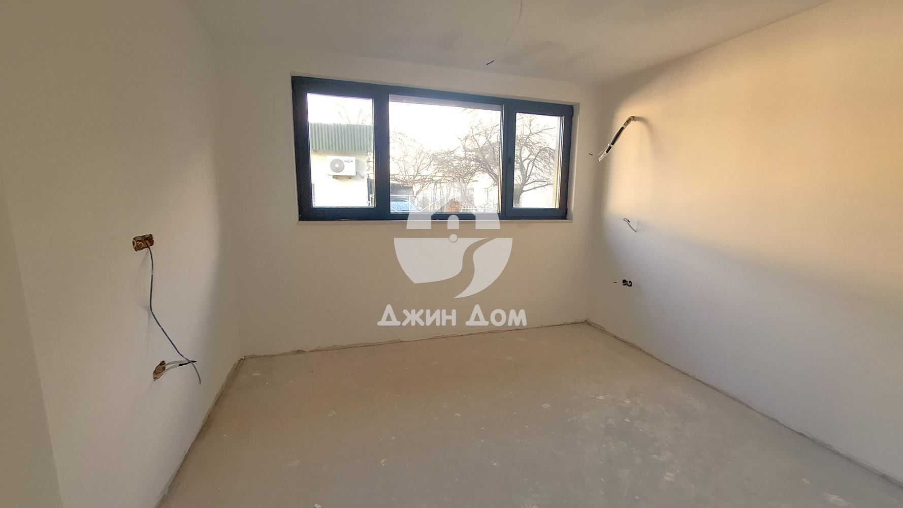 Просторен двустаен апартамент с ДВОР И ПАНОРАМА МОРЕ в гр. Несебър - 0