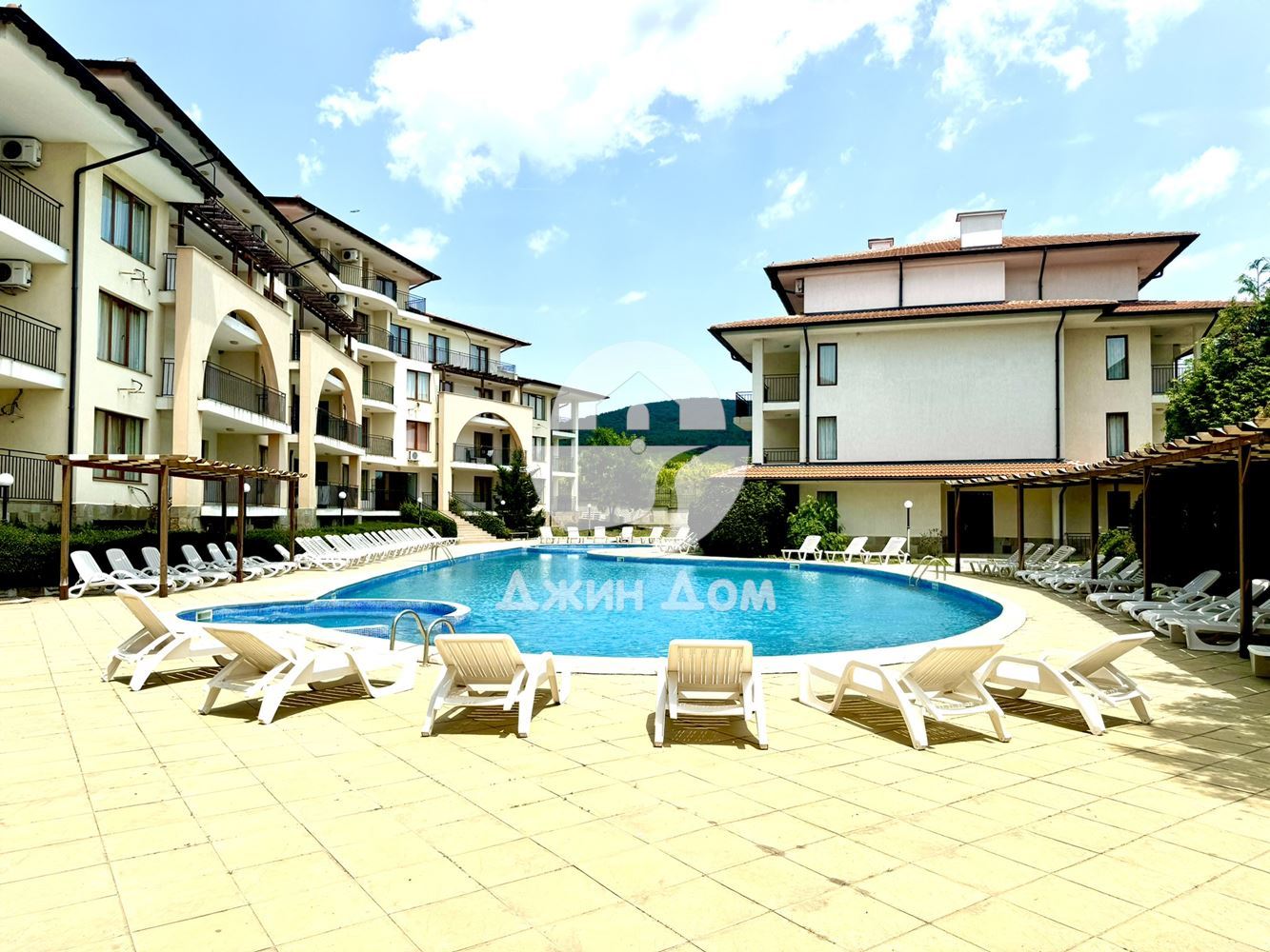 Двустаен апартамент в к-с „Арките“, с. Кошарица - 0