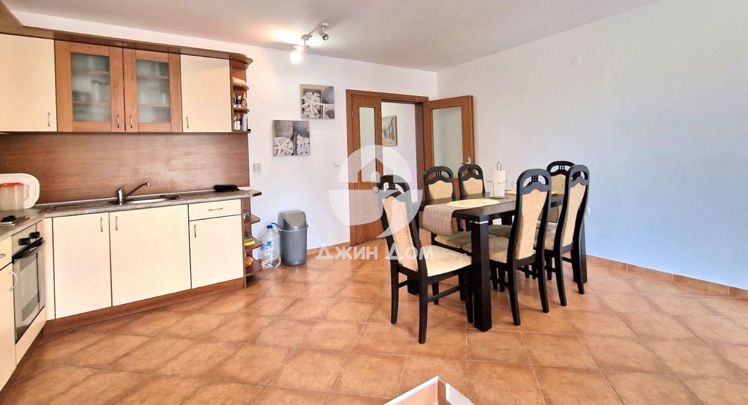 Просторен двуетажен таунхаус в к-с „Вили Монтемар“, с. Кошарица - 0