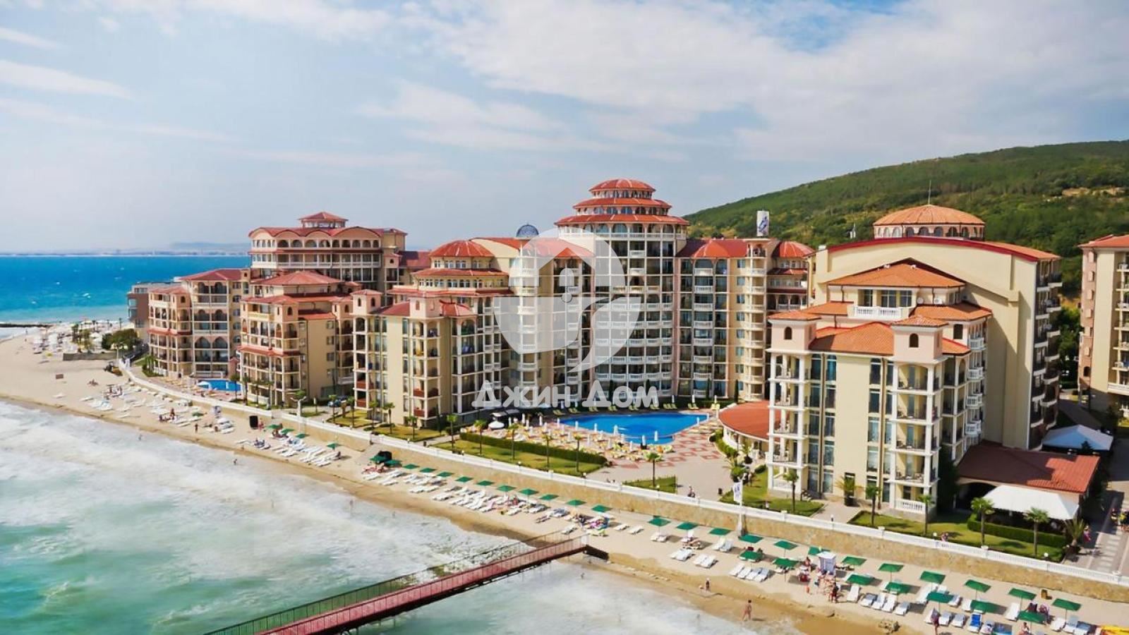 Двустаен апартамент с ПАНОРАМА МОРЕ в к-с Атриум Бийч, Елените - 0