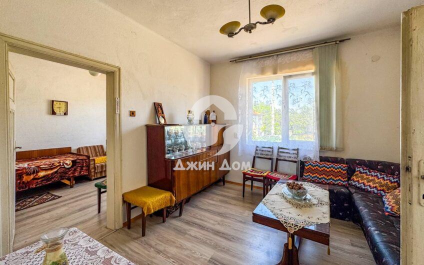 Двуетажна къща с двор в гр. Средец - 0