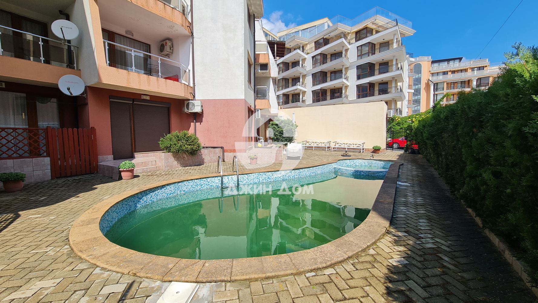 Просторен тристаен апартамент с ГЛЕДКА МОРЕ в к-с „Сирена“, Свети Влас - 0