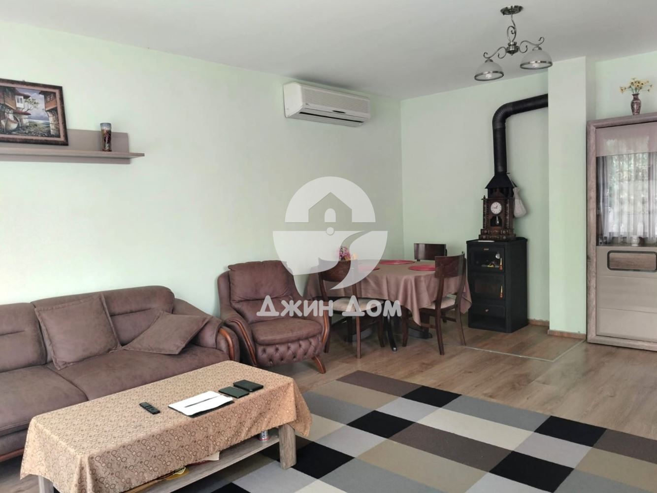 Просторна двуетажна къща с двор в с. Равда - 0