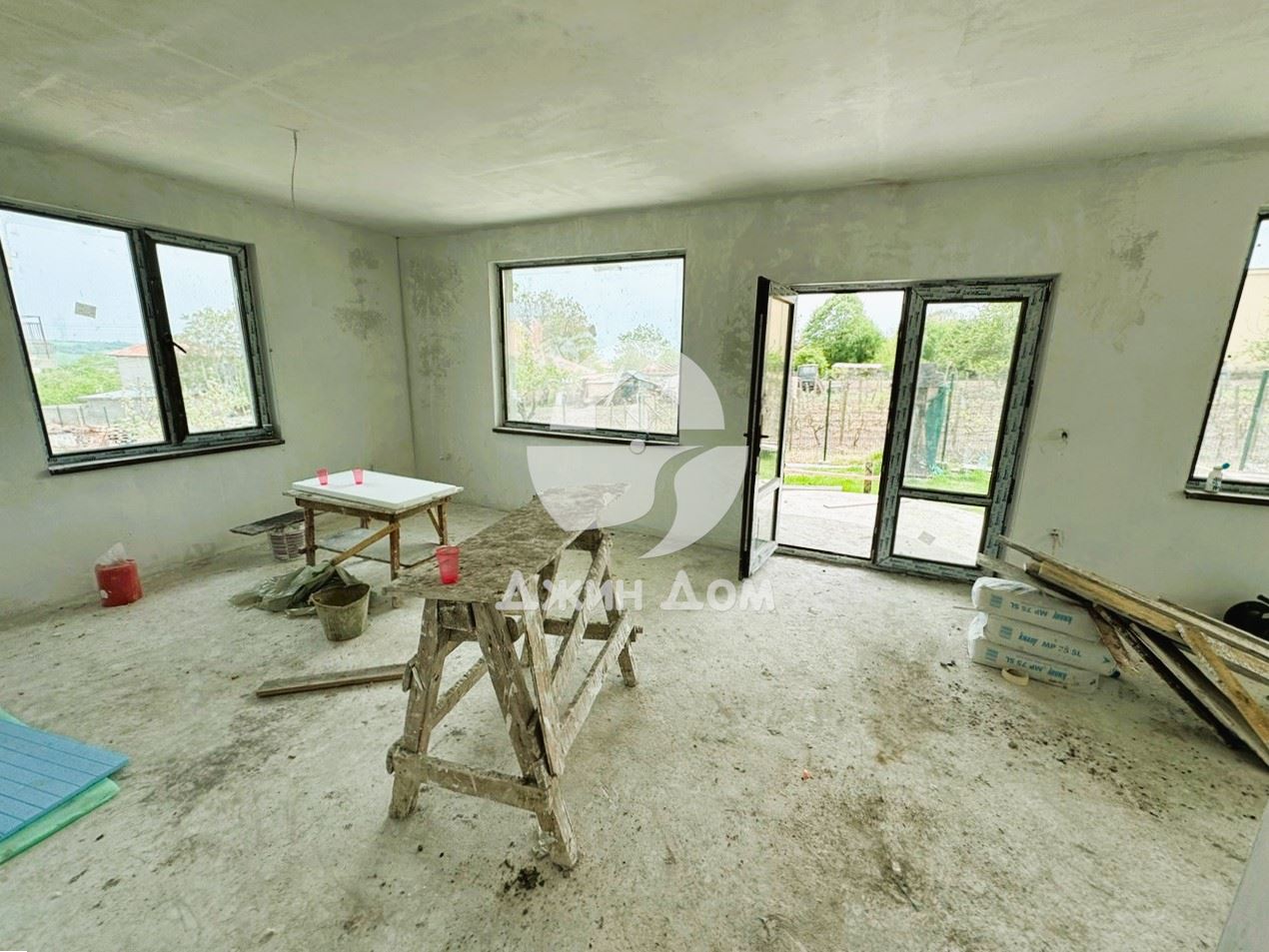 Просторна триетажна къща с ГЛЕДКА МОРЕ в с. Равна гора, гр. Варна - 0