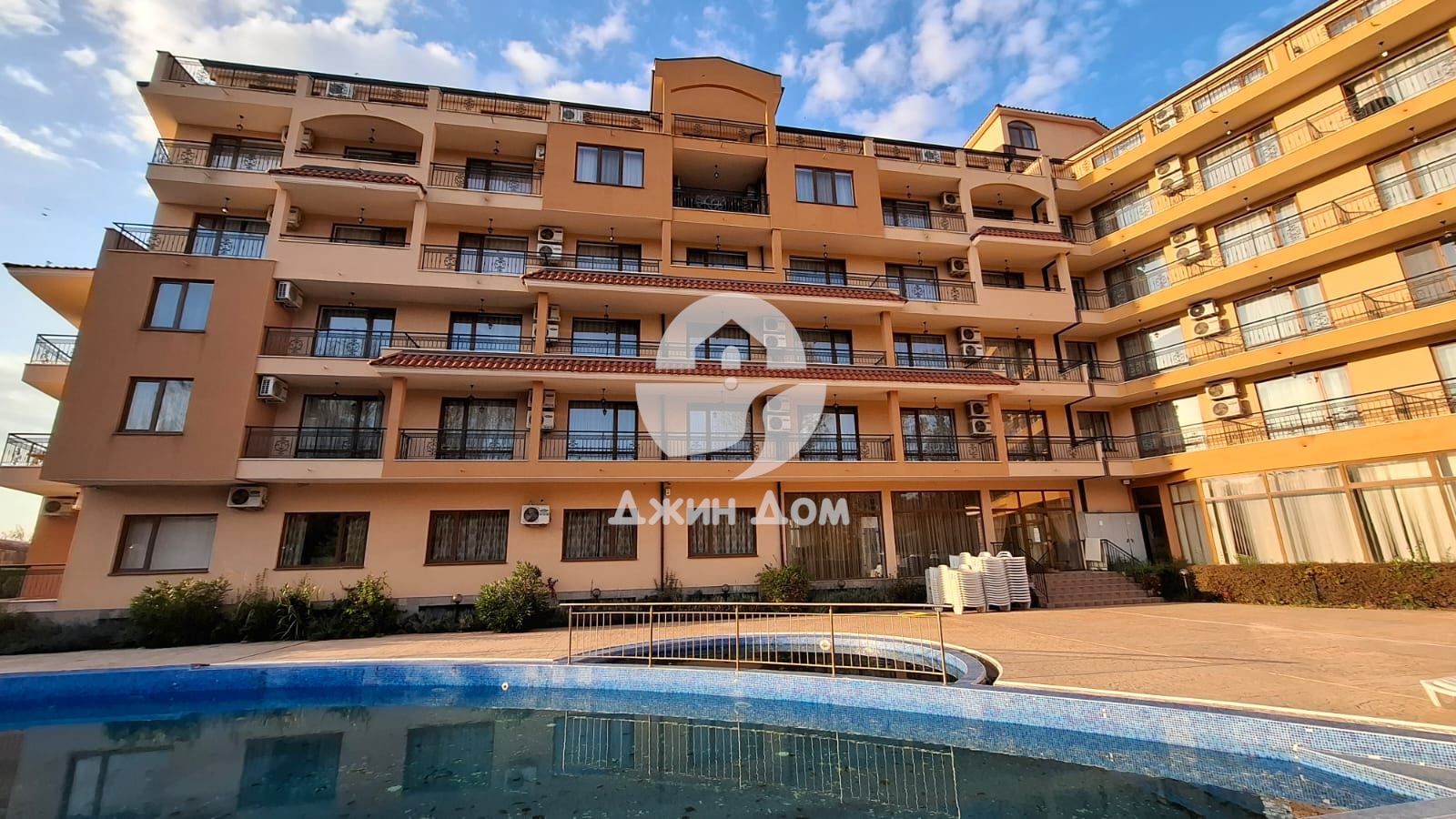 Просторни обзаведени едностайни апартаменти в к-с Хепи, Слънчев бряг - 0