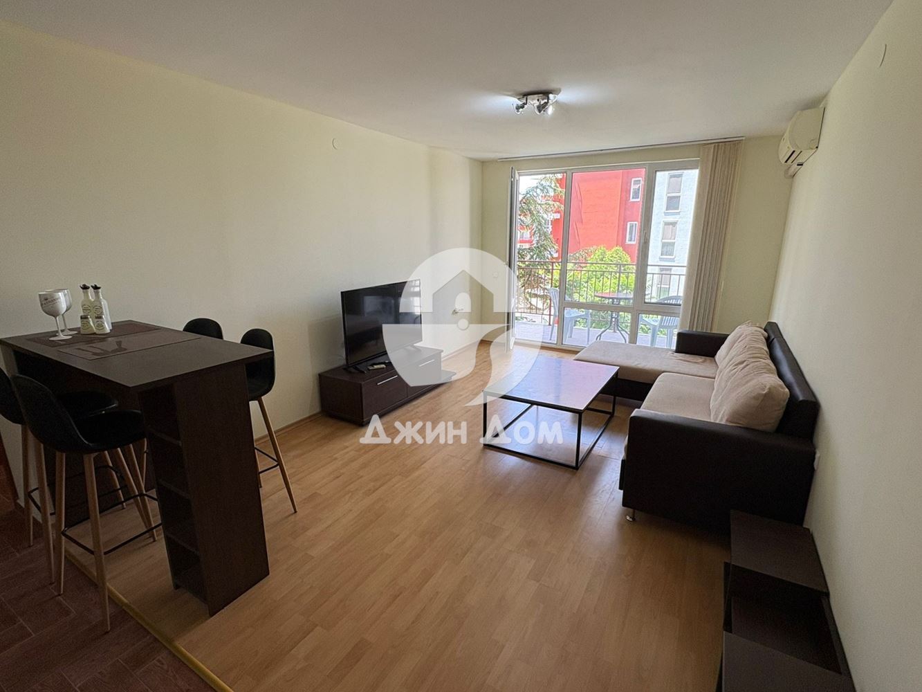 Просторен двустаен апартамент в к-с Панорама Форт Бийч, Свети Влас - 0