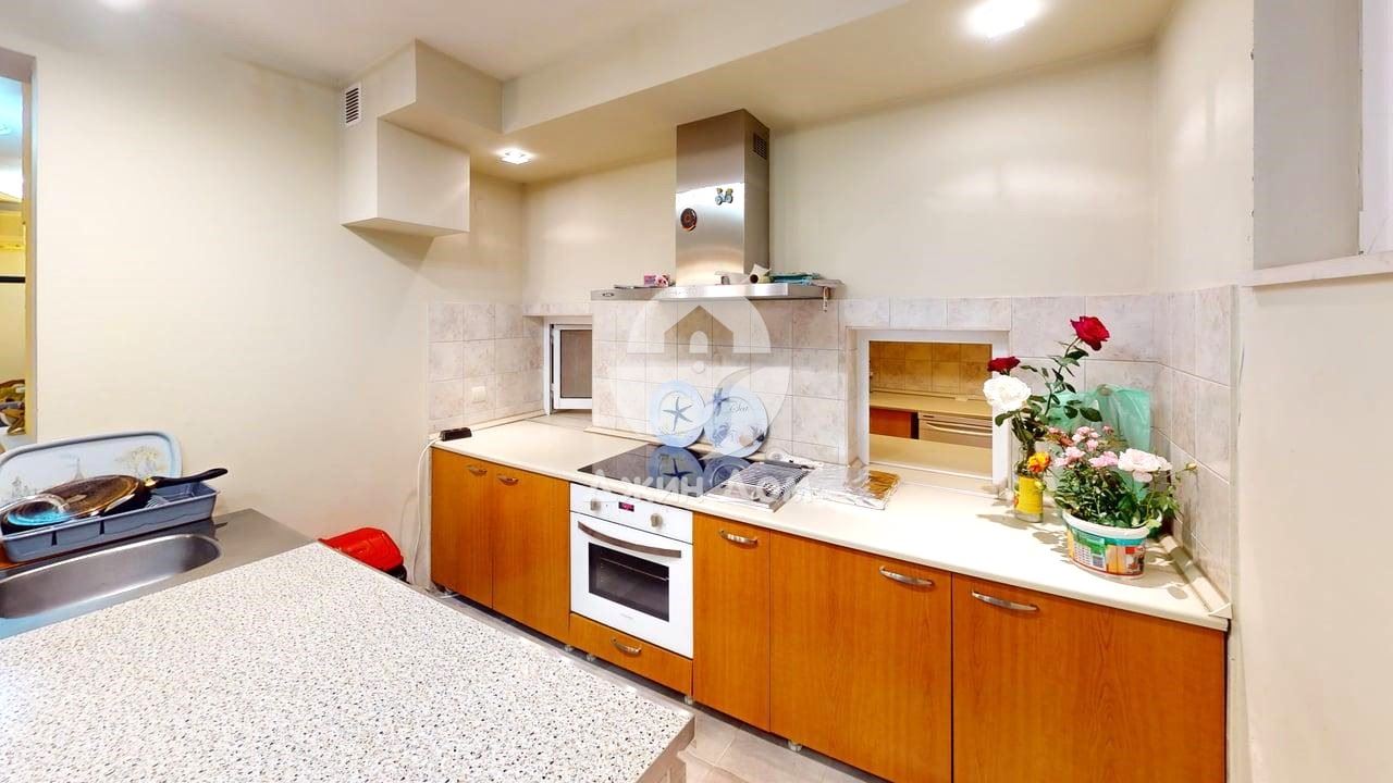 Просторна четириетажна къща с 8 спални във вилна зона „Зора" - 0