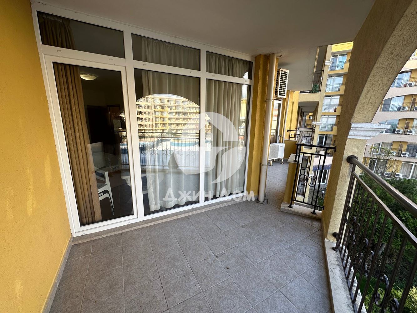 Тристаен апартамент на ПЪРВА ЛИНИЯ в к-с „Мидия“, гр. Ахелой - 0