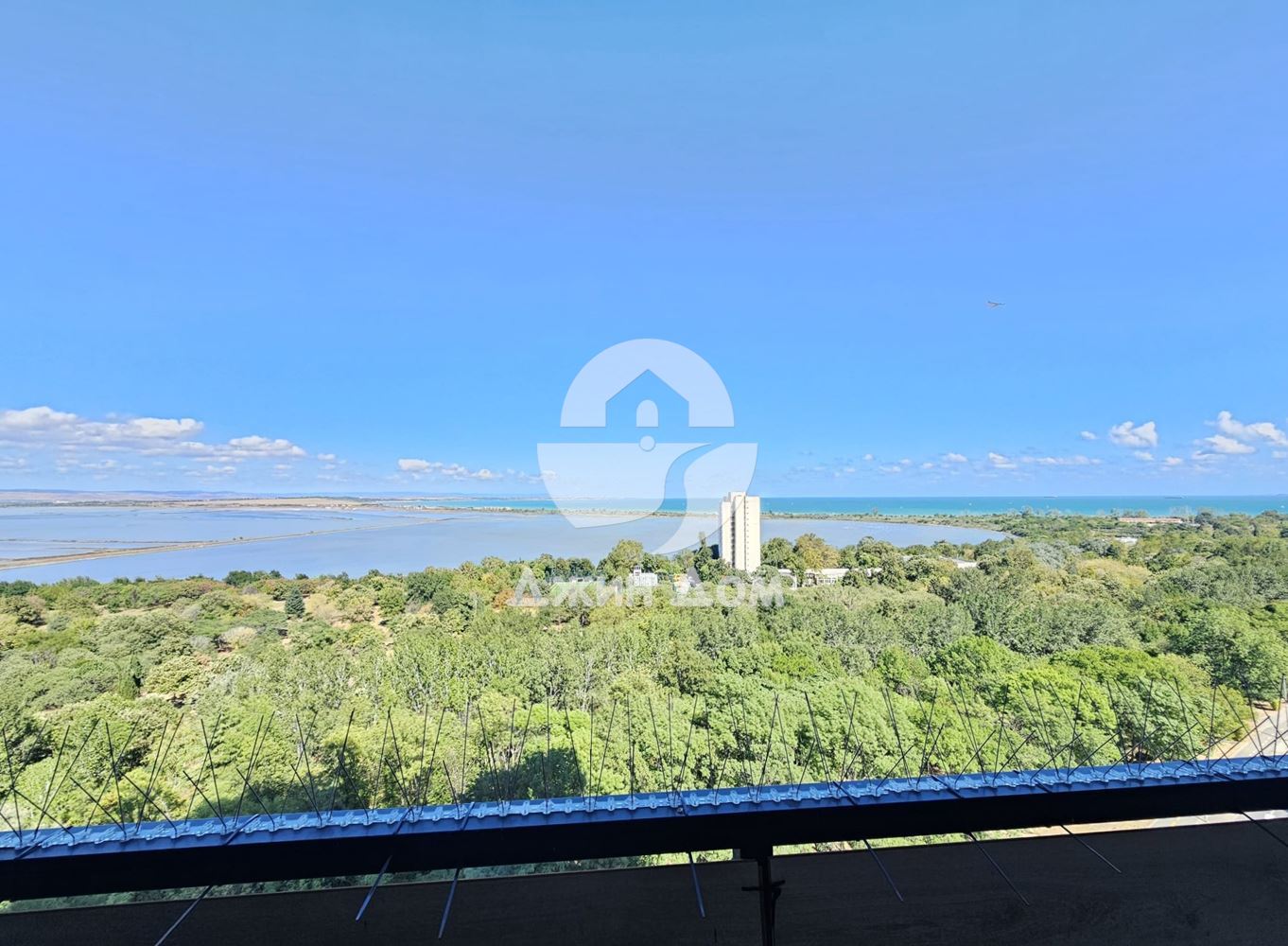 Двустаен апартамент с ПАНОРАМА МОРЕ в к-с „Лазурен Бряг“, гр. Бургас - 0