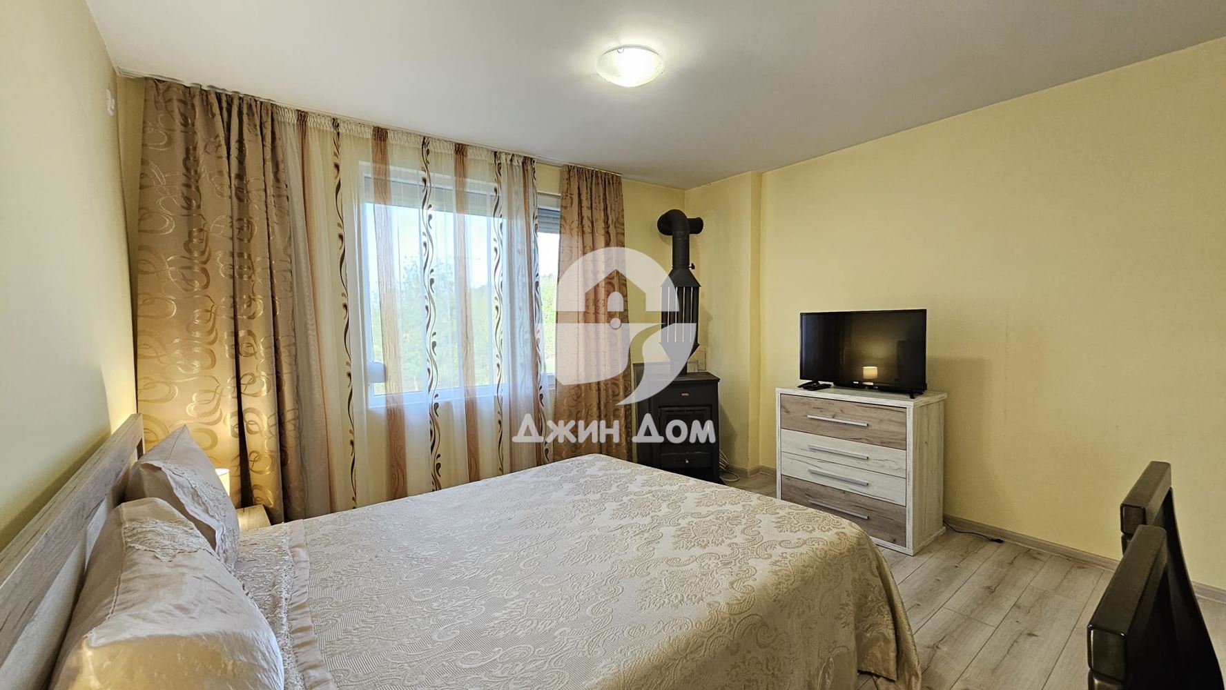 Двуетажна къща с двор в с. Проход - 0