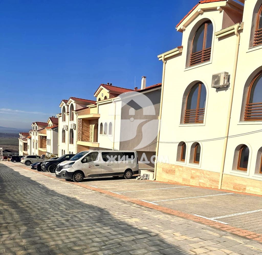 Просторни тристайни апартаменти в к-с „Гранд Вилидж“, с. Кошарица - 0