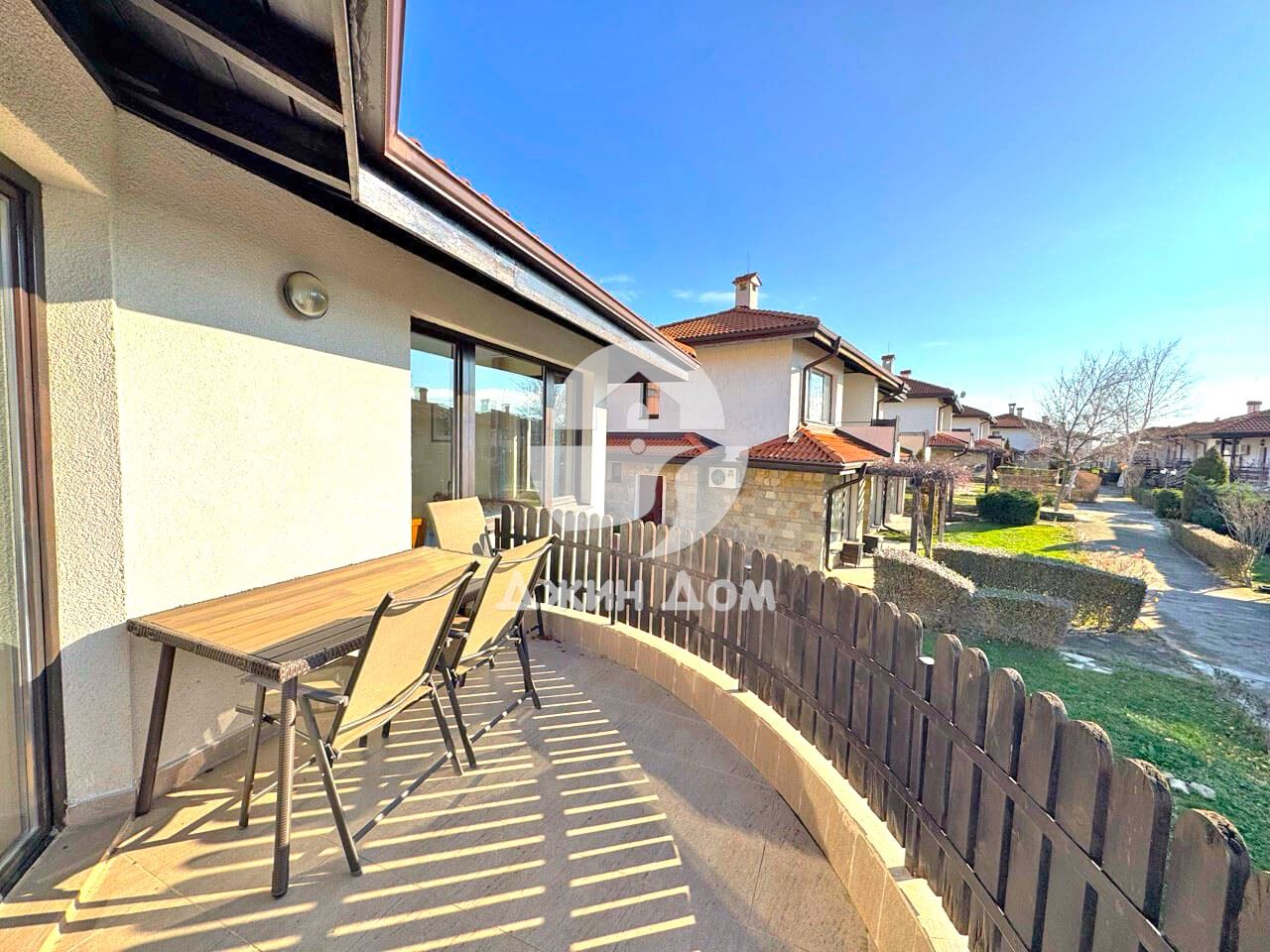 Просторен обзаведен тристаен апартамент в Бей Вю Вилас, с. Кошарица - 0