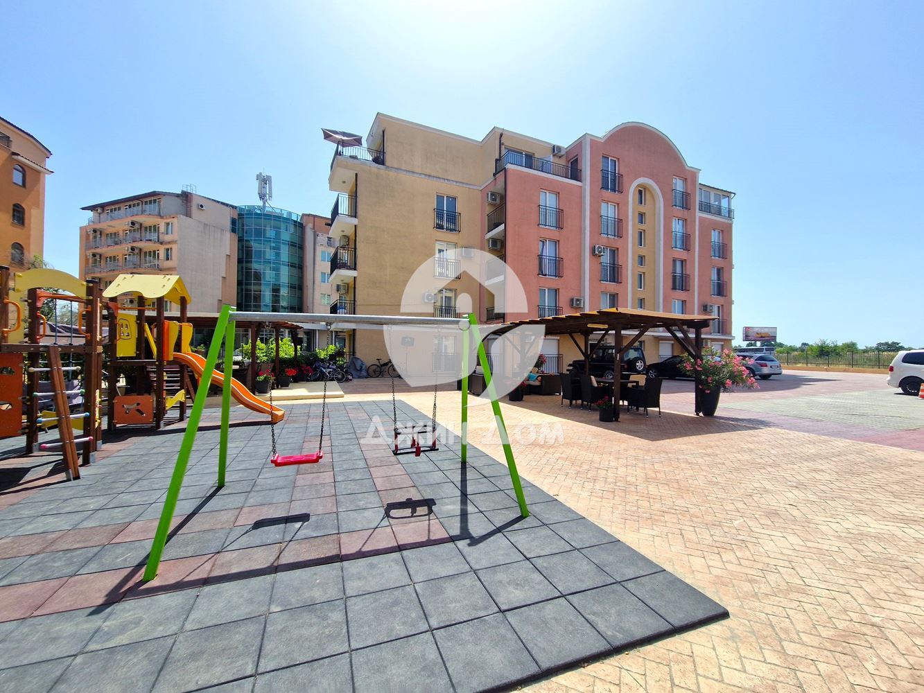 Двустаен апартамент с НИСКА ТАКСА в к-с Голдън Дей 2, к.к. Сл. бряг - 0