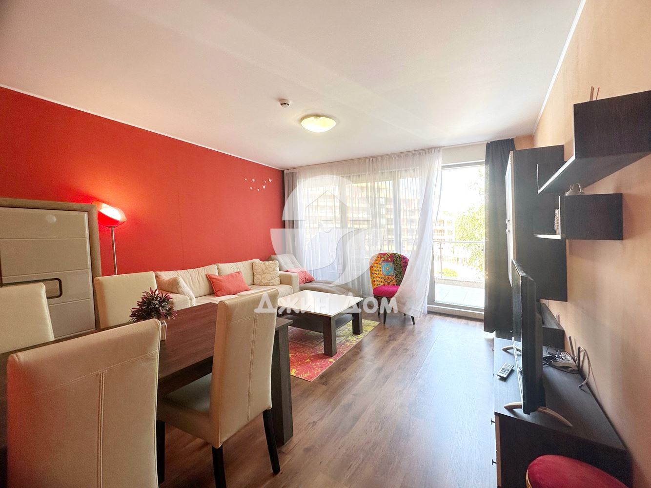 Просторен тристаен апартамент в к-с Петер Хаус, Слънчев бряг - 0