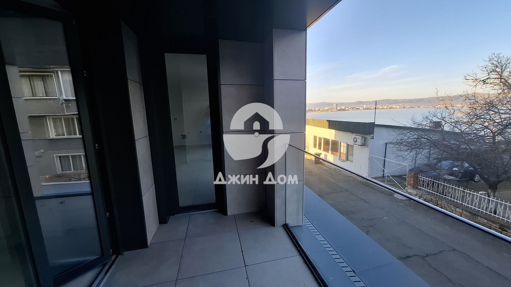 Просторен двустаен апартамент на МЕТРИ ОТ МОРЕТО в гр. Несебър - 0