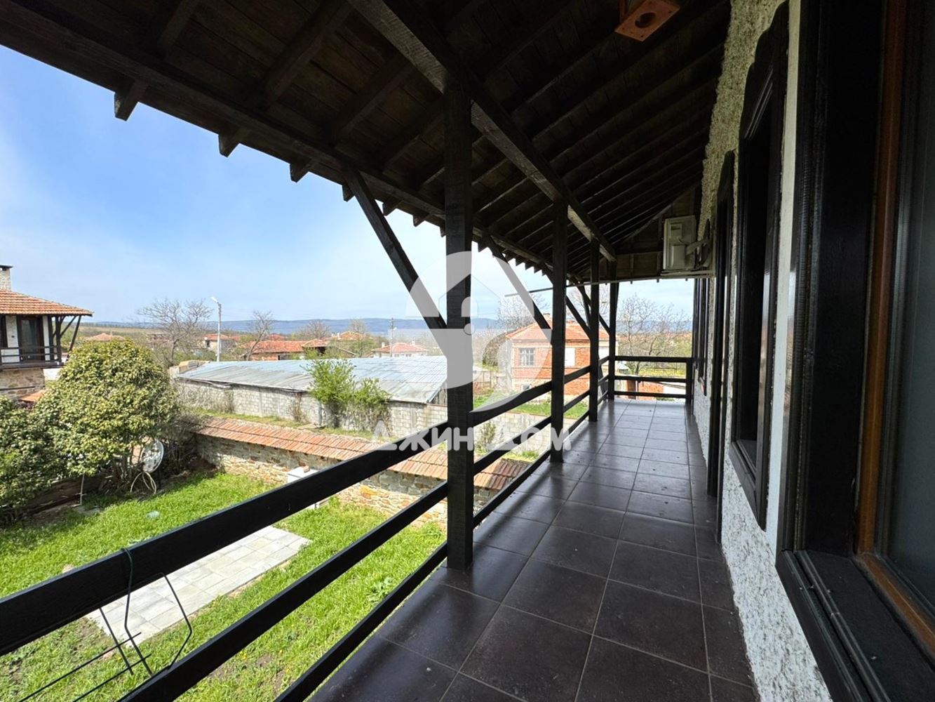 Двуетажна къща с двор в с. Бата - 0