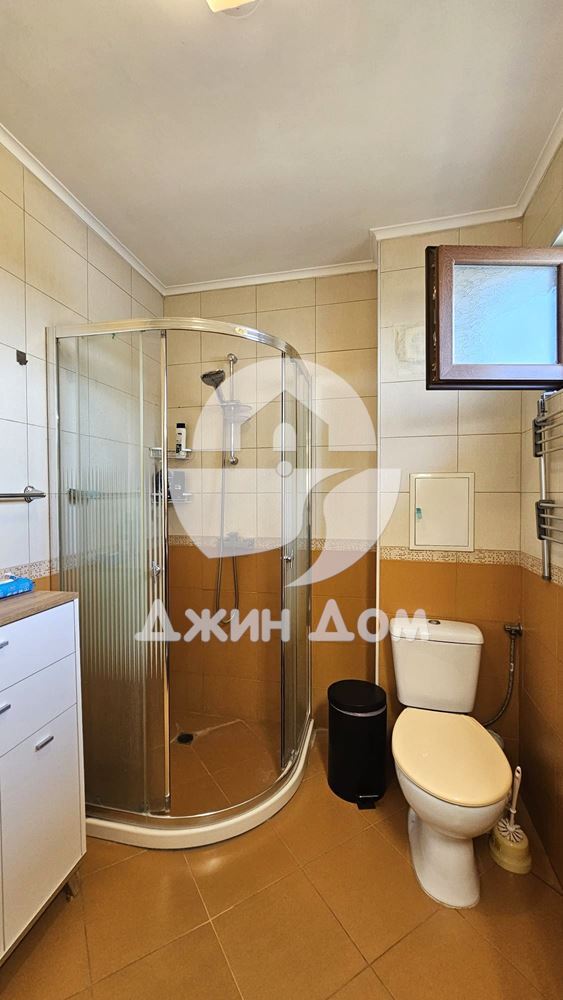 Двуетажна къща с двор в с. Тръстиково - 0