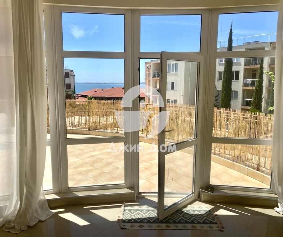 Двустаен апартамент с ГЛЕДКА МОРЕ в жилищна сграда, Свети Влас - 0