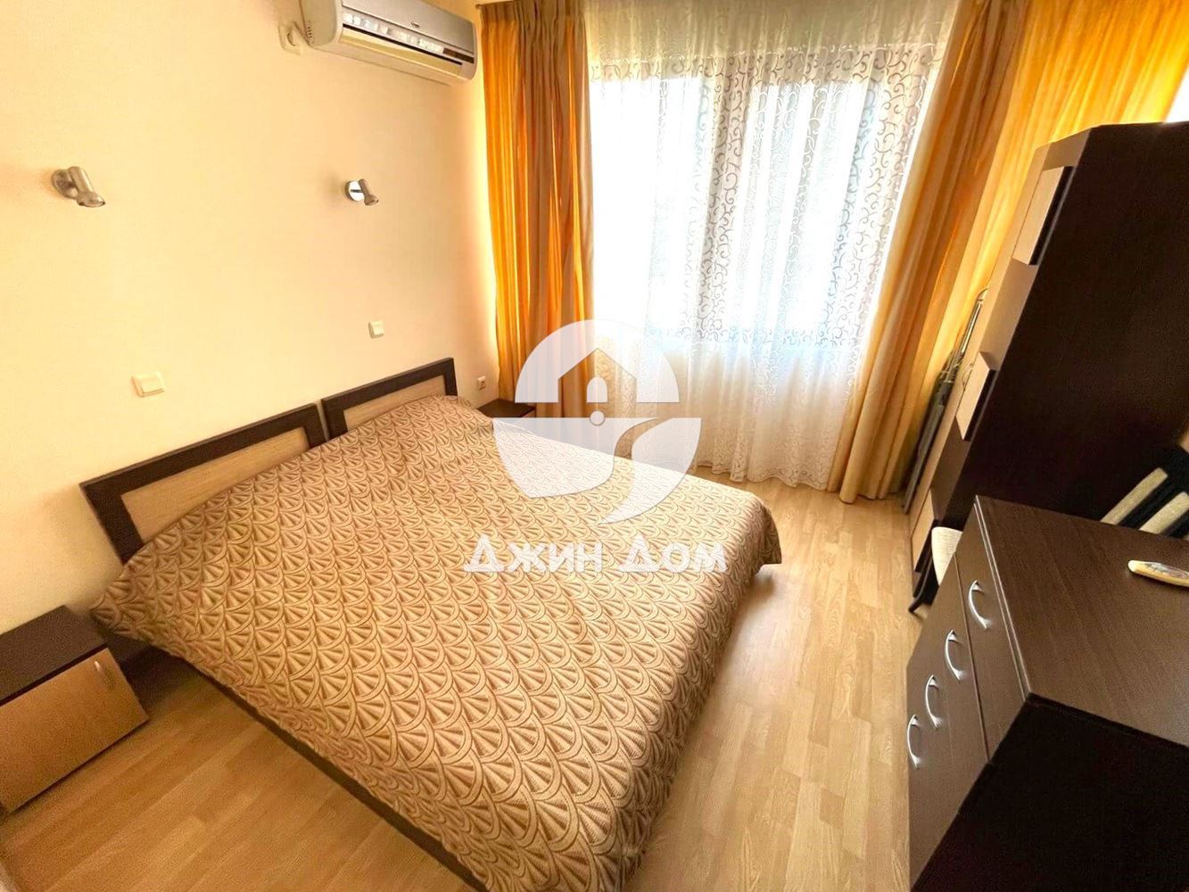 Просторен тристаен апартамент с ГЛЕДКА ПЛАНИНА в к-с Св. Валентин - 0