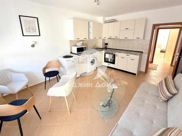 Тристаен апартамент с НИСКА ТАКСА ПОДДРЪЖКА в к.к. Слънчев бряг - 0