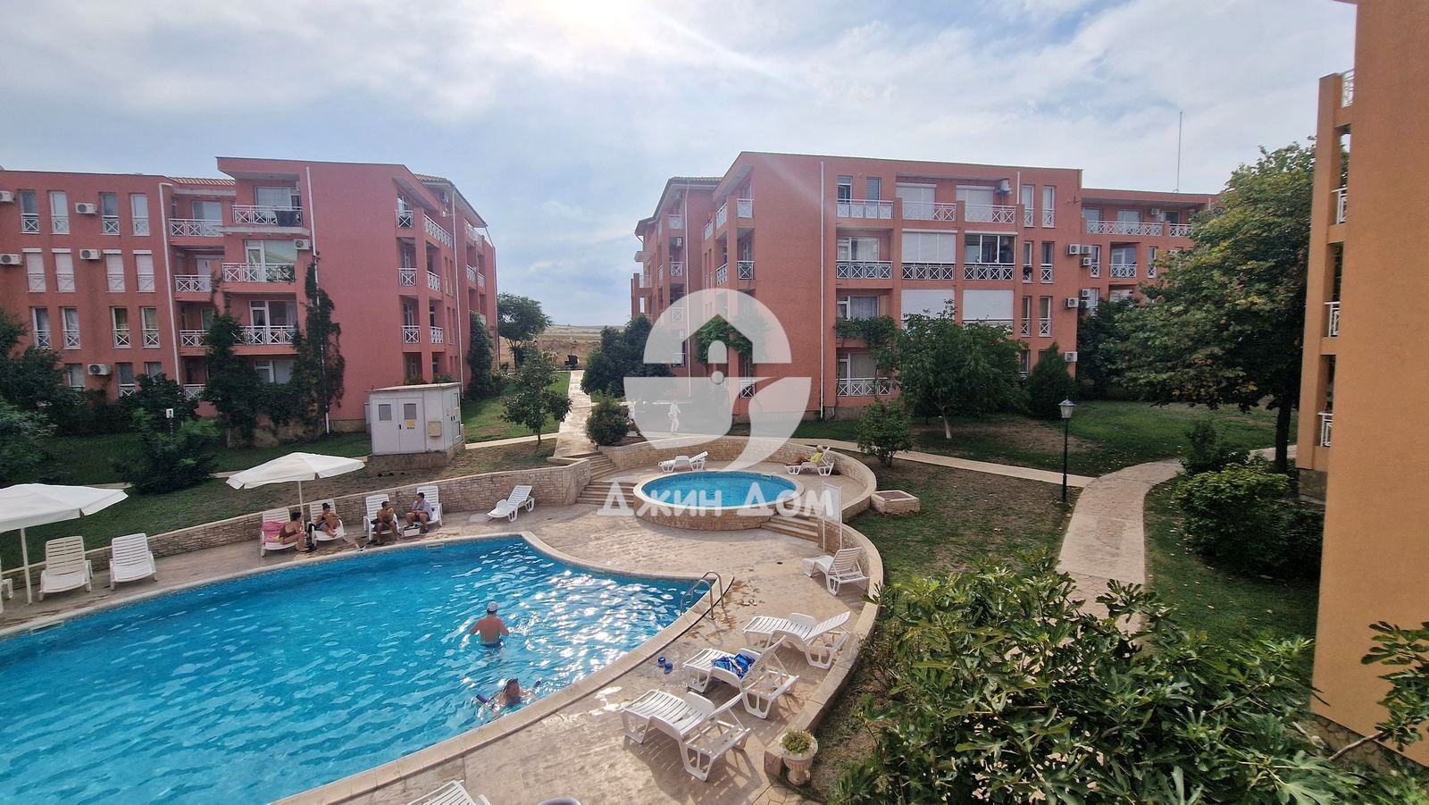 Двустаен апартамент в к-с „Съни Дей 6“, к.к. Слънчев бряг - 0