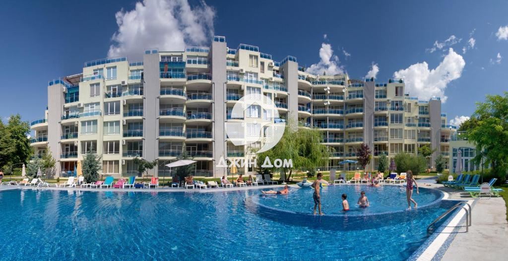 Двустаен пентхаус апартамент с ПАНОРАМА МОРЕ в к-с Оазис, с. Равда - 0