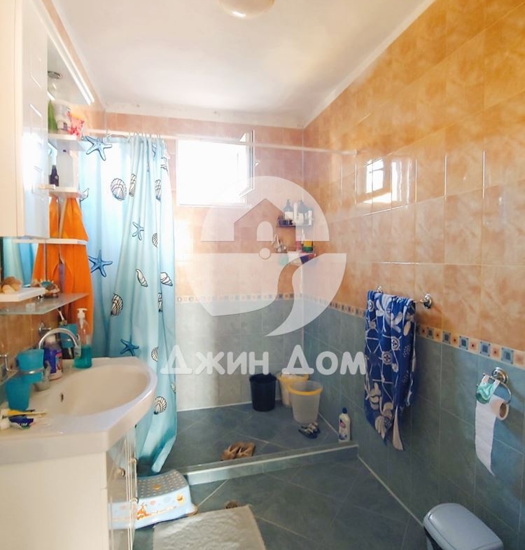 Просторна обзаведена двуетажна къща в с. Кошарица - 0