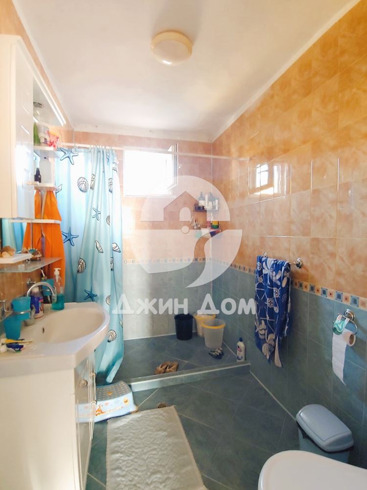 Просторна обзаведена двуетажна къща в с. Кошарица - 0