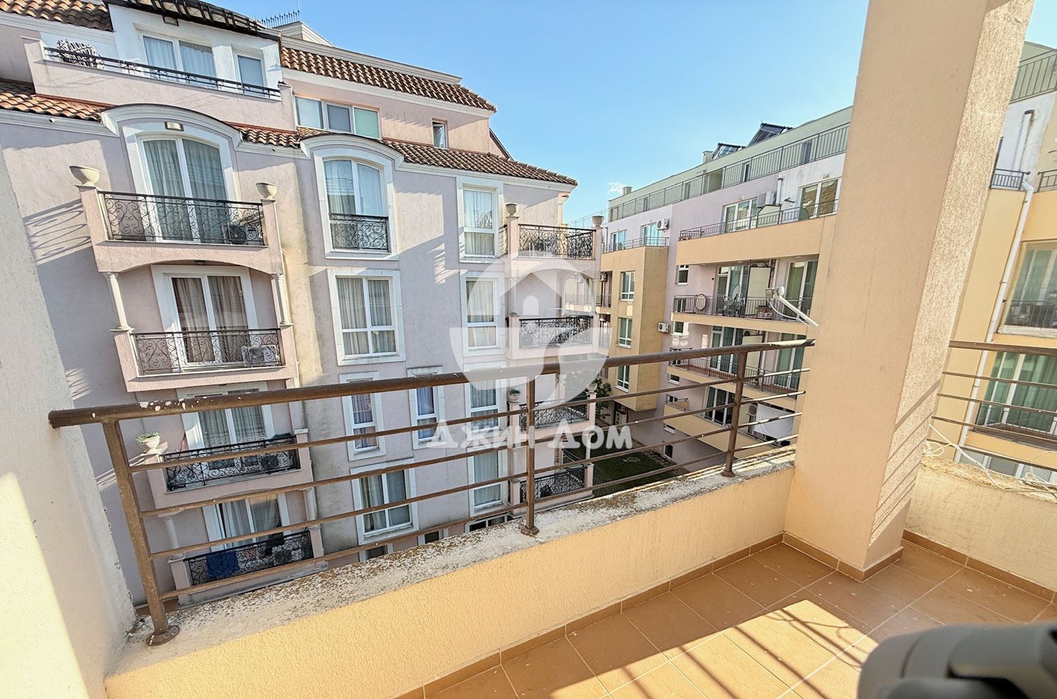 Тристаен апартамент с НИСКА ТАКСА ПОДДРЪЖКА в к.к. Слънчев бряг - 0