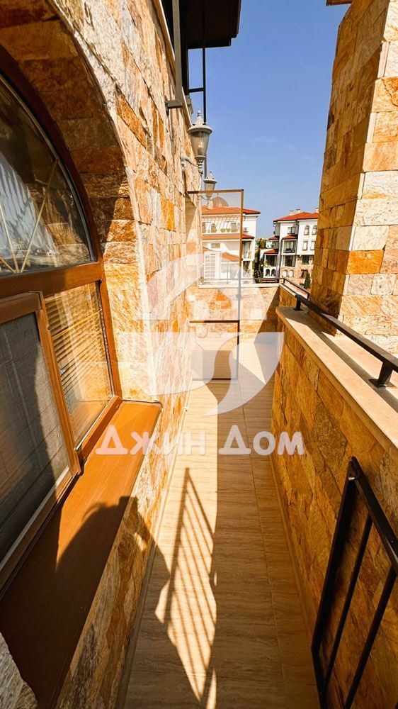 Четиристаен триетажен пентхаус в к-с „Естебан“, гр. Несебър - 0