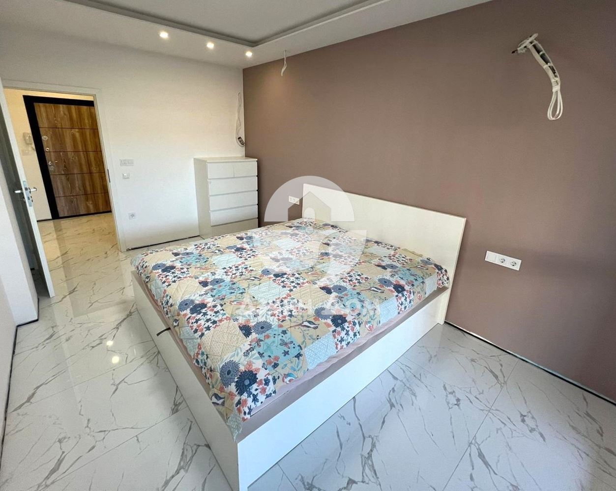 Двустаен апартамент с ДВОР в к-с „Бей Вю Фемили 2“, кв. Сарафово - 0