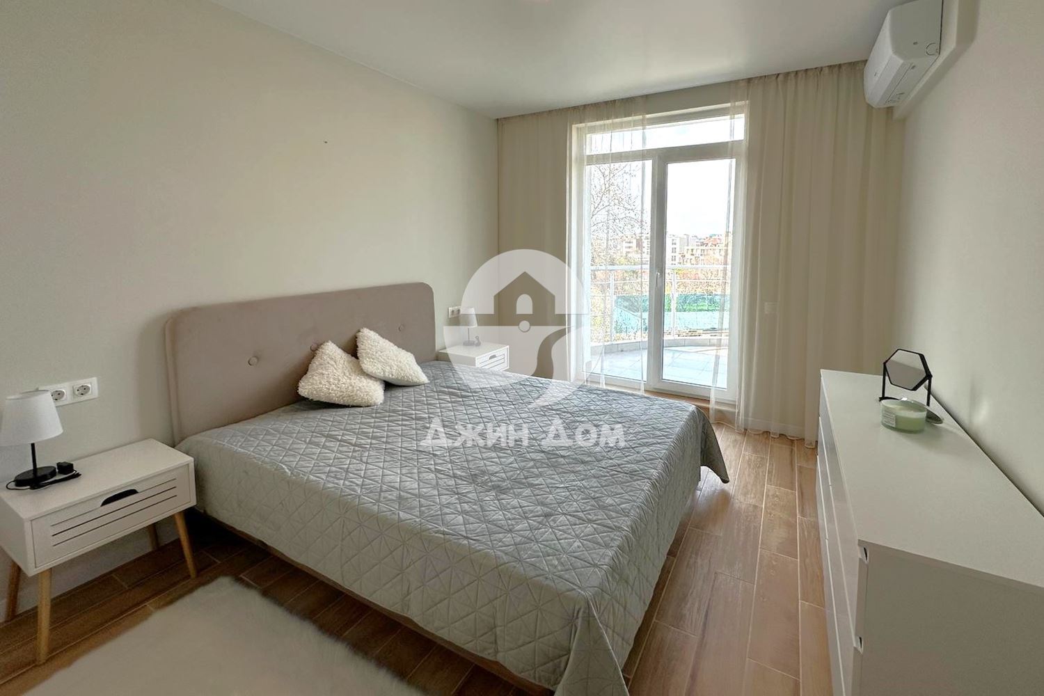 Стилен тристаен апартамент с ПАНОРАМА МОРЕ в к-с „Оазис“, с. Равда - 0