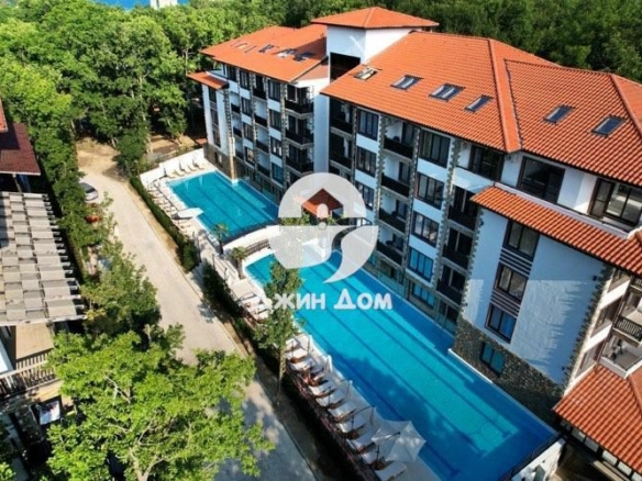 Просторен тристаен апартамент в к-с Грийн Парадайз 5, гр. Приморско - 0