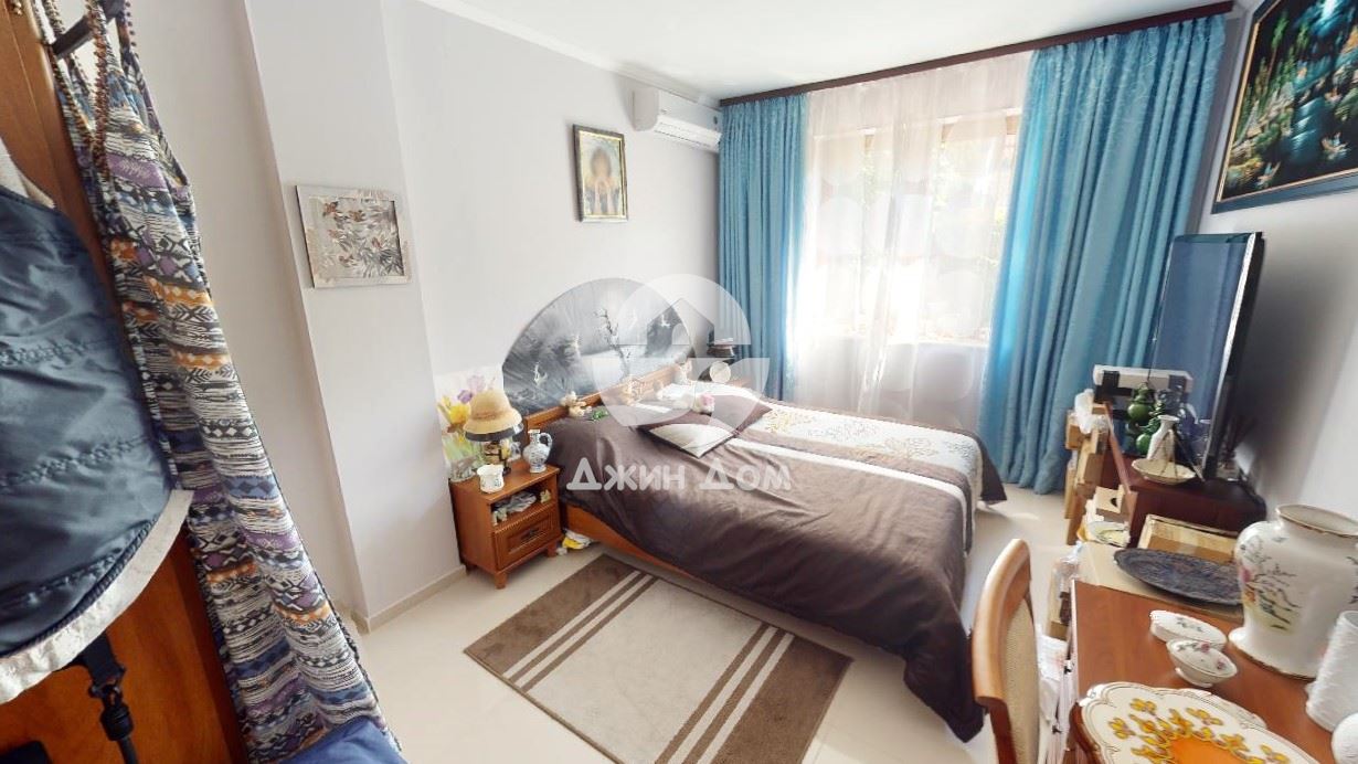 Двуетажна обзаведена къща с басейн, с. Кошарица - 0