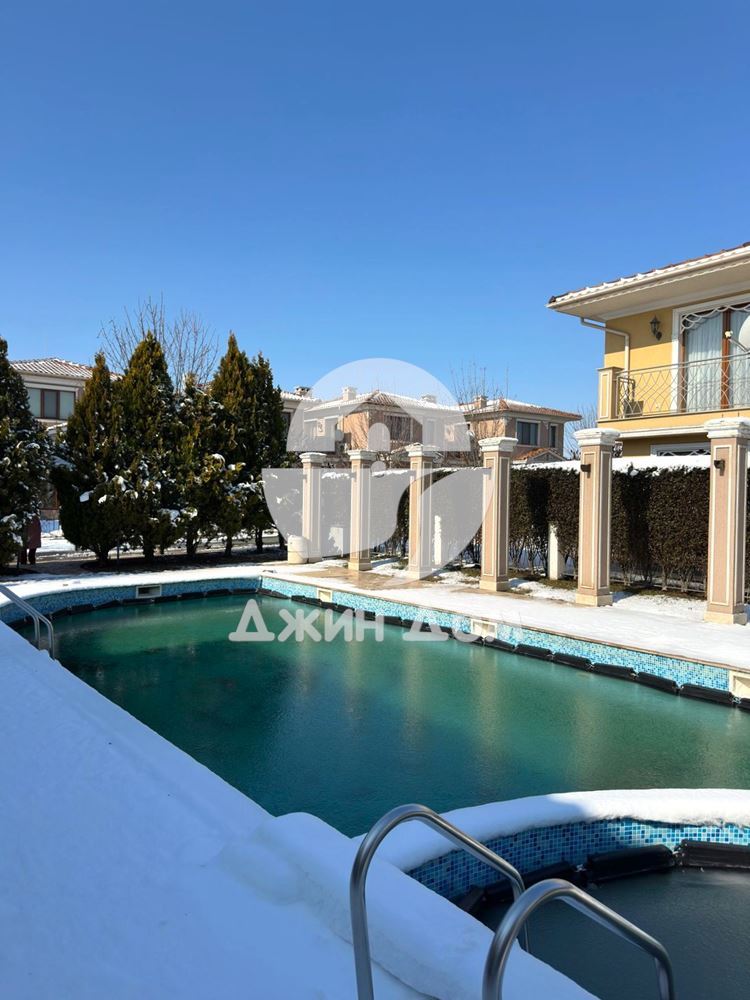 Просторна двуетажна къща в к-с „Виктория Резиденс“, гр. Поморие - 0